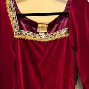 Elegant Red Velvet Medieval Dress with Lace-Up Sleeves